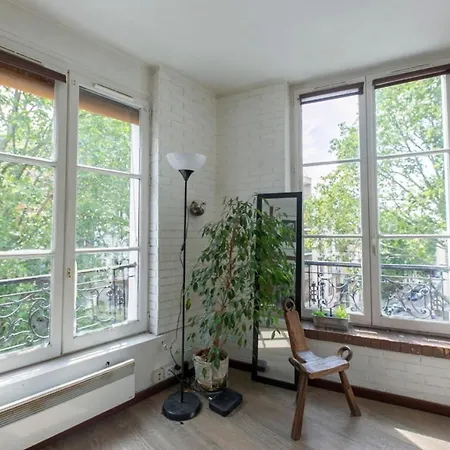 Апартаменты Superb Studio Near Buttes Chaumont